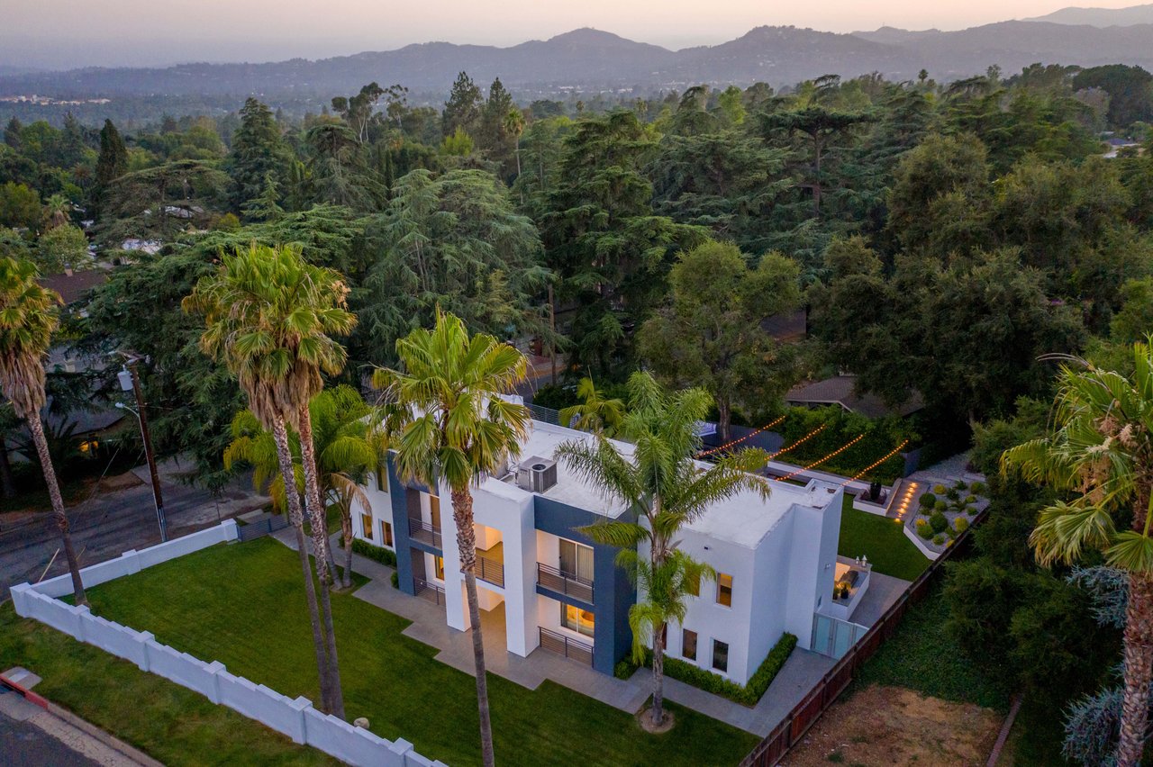 691 East Las Flores