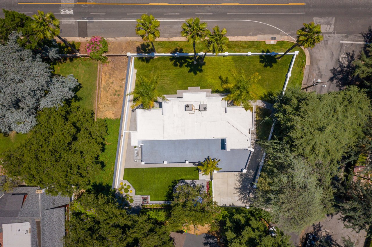 691 East Las Flores