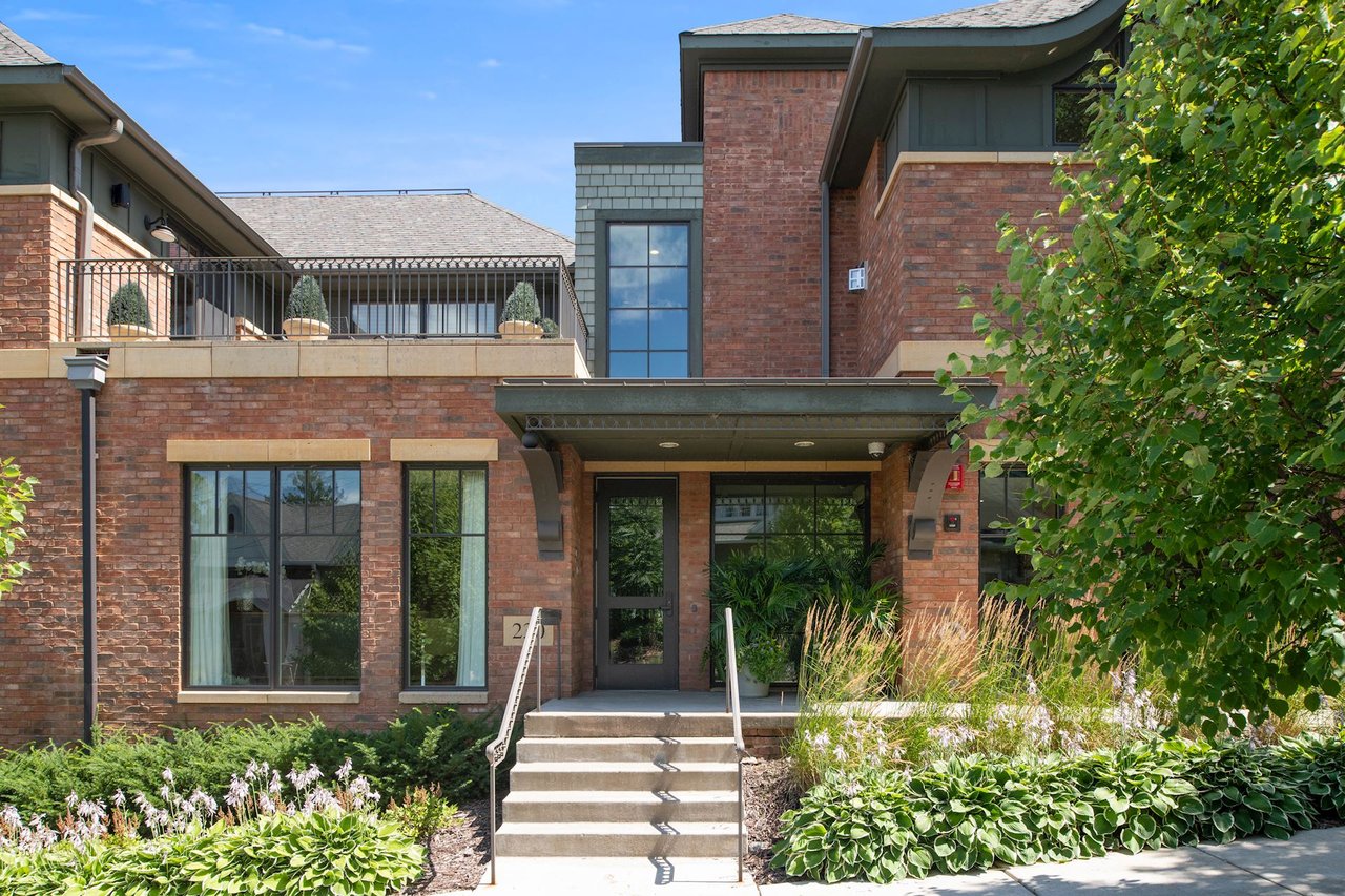 230 Manitoba Ave S, #210, Wayzata