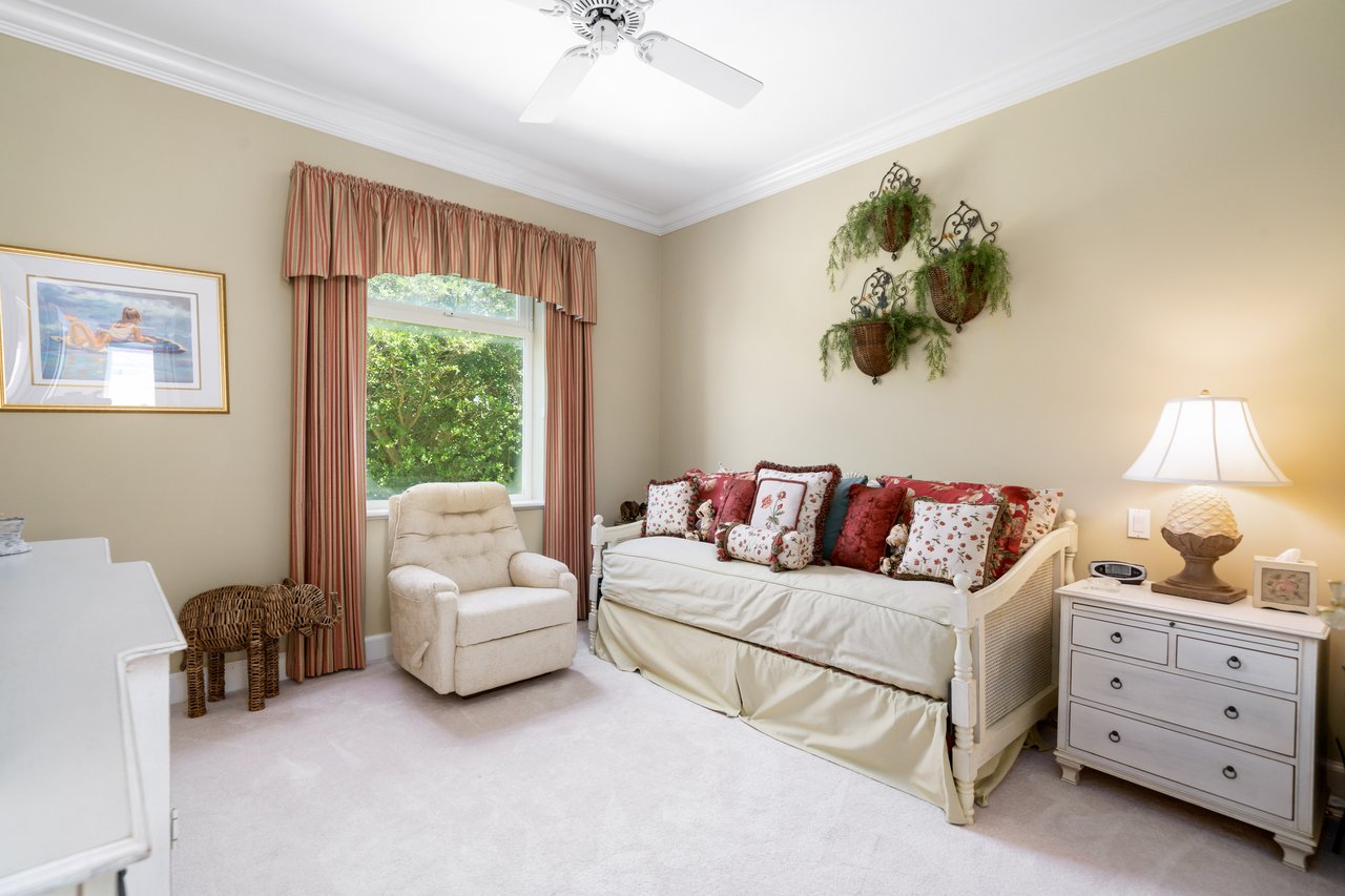 207 Beach Manor, Bayroc