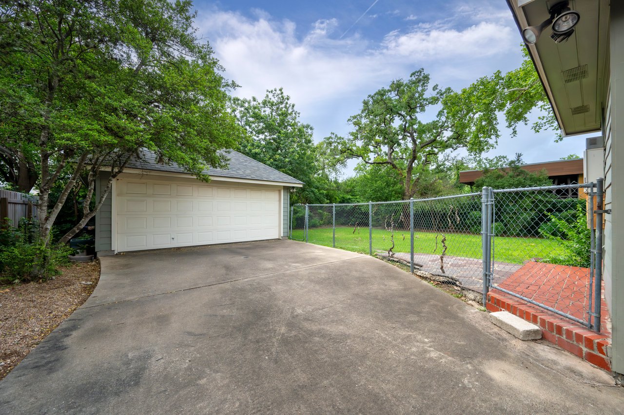 1311 Kent Lane