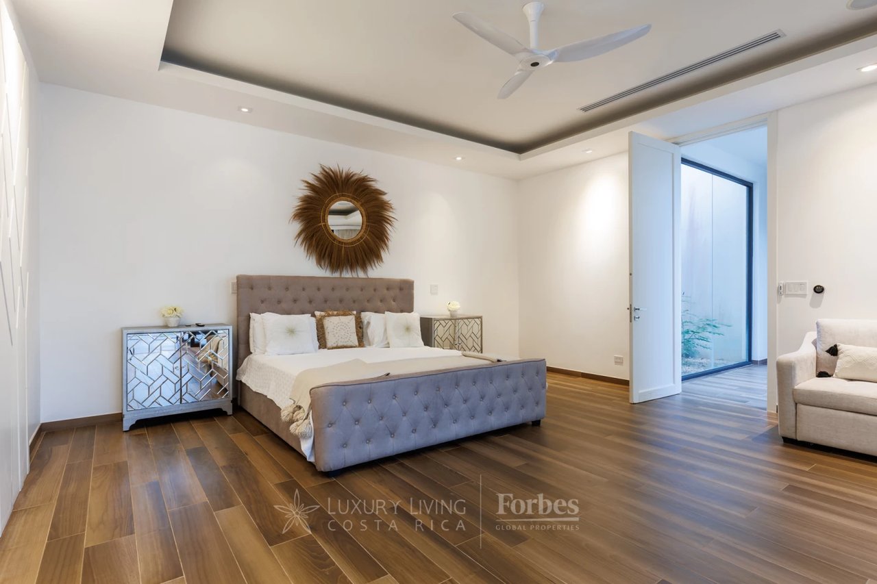 20166 - Paradise Estate: 4-Bedroom Villa with Spa & Pool in Pinilla