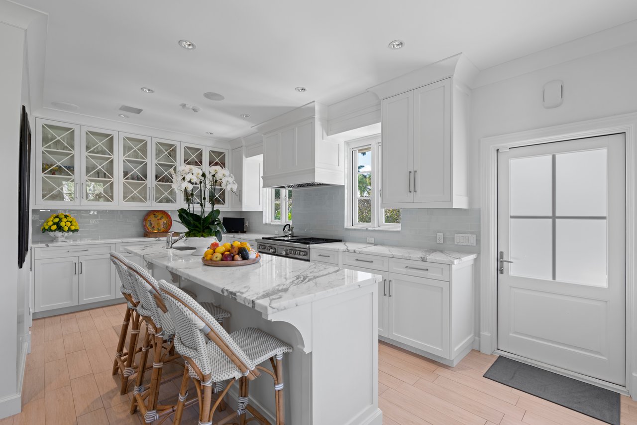 Entertainer’s Paradise in Prestigious Estate Section Enclave