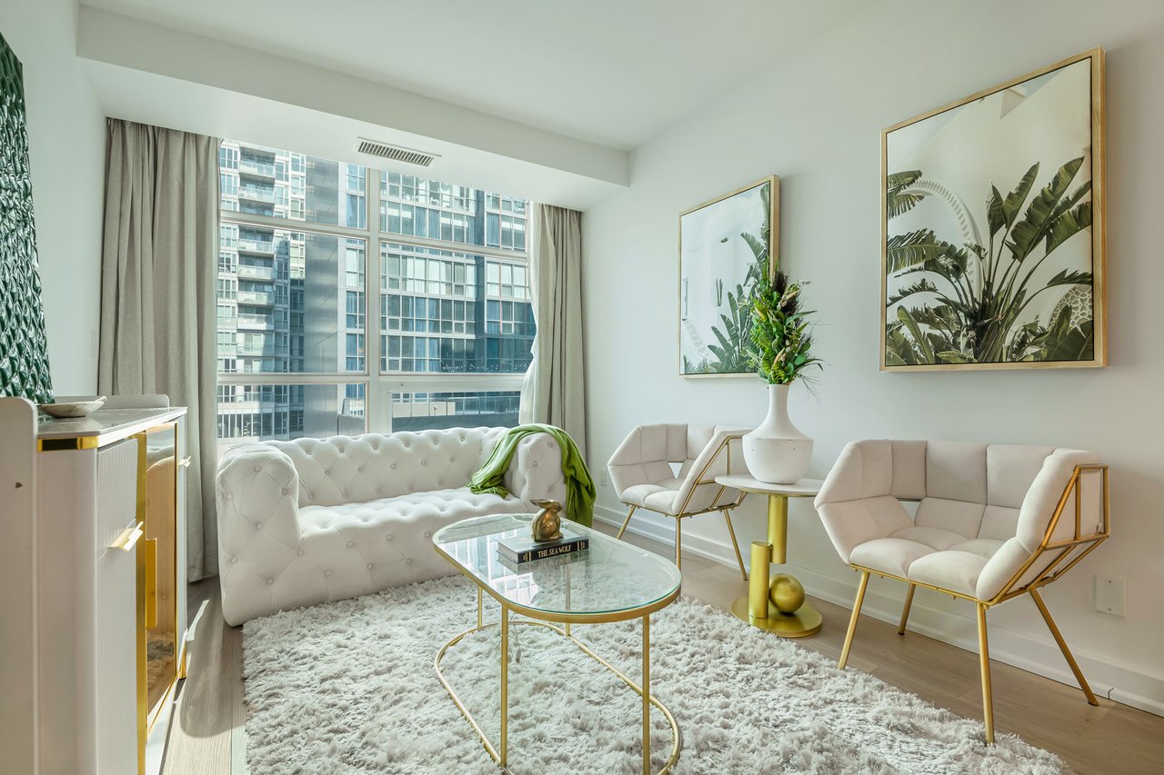 36 Blue Jays Way Unit: 528