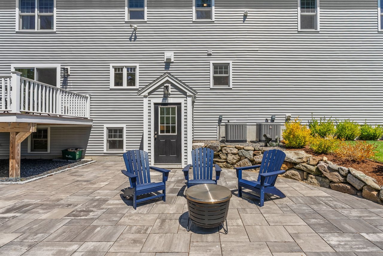 11 Lisa Ln Pembroke, MA 02359