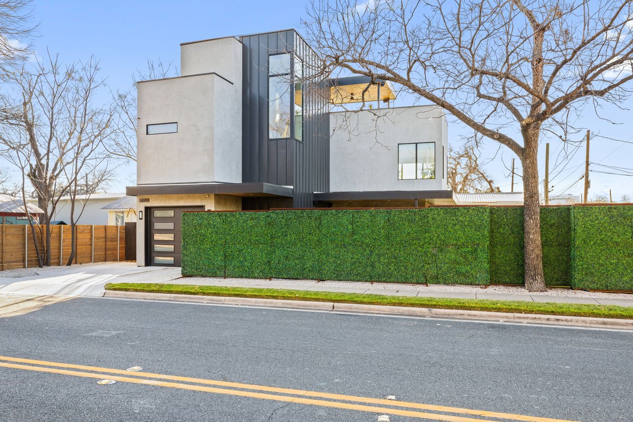 1304 Comal Street 