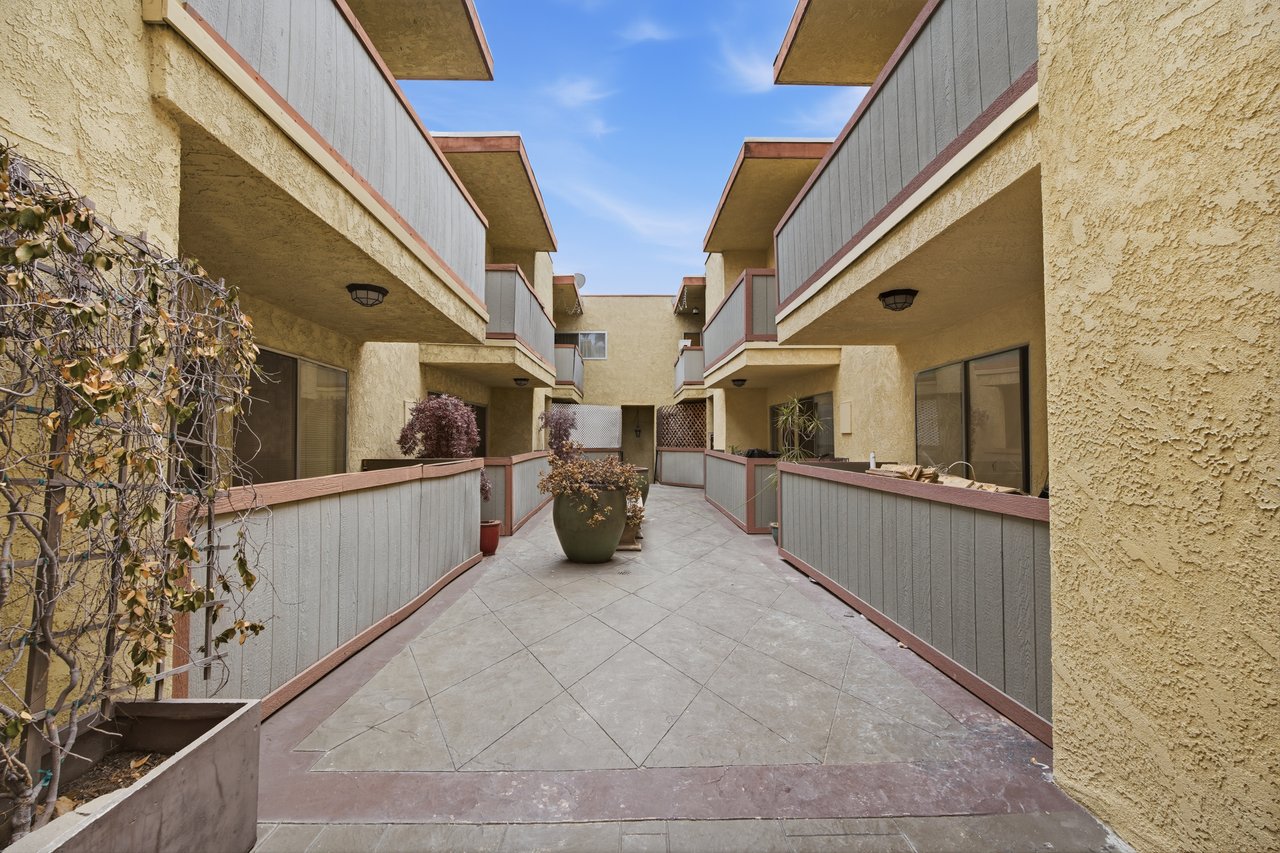 12940 Riverside Dr #201, Sherman Oaks