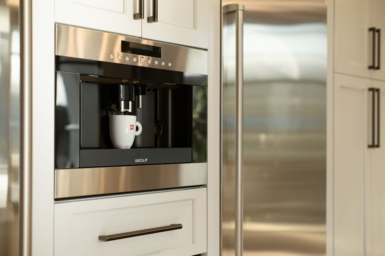 7115 E FOOTHILL Drive