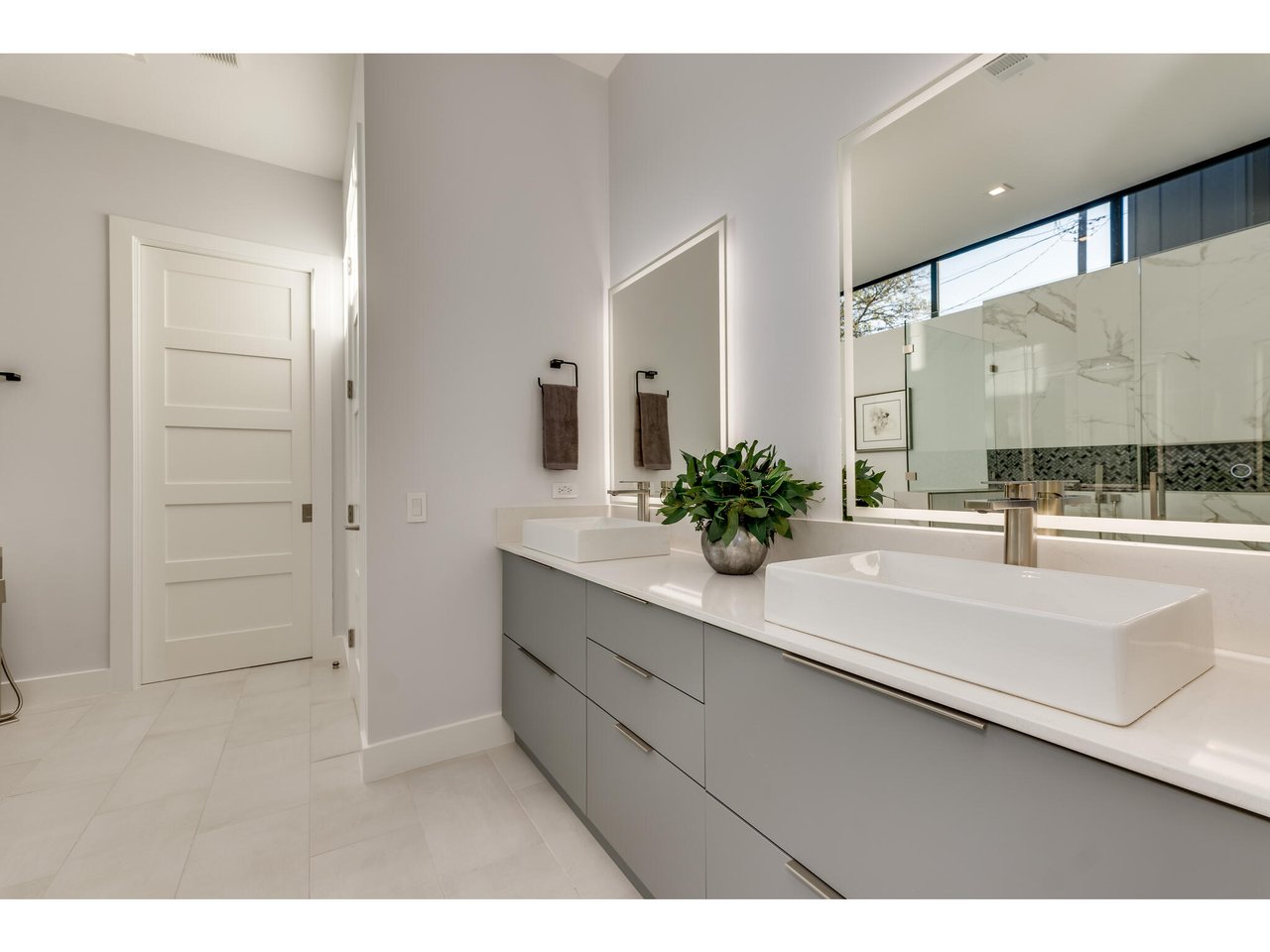 New Construction Luxury Lease in Central Austin with Guest House