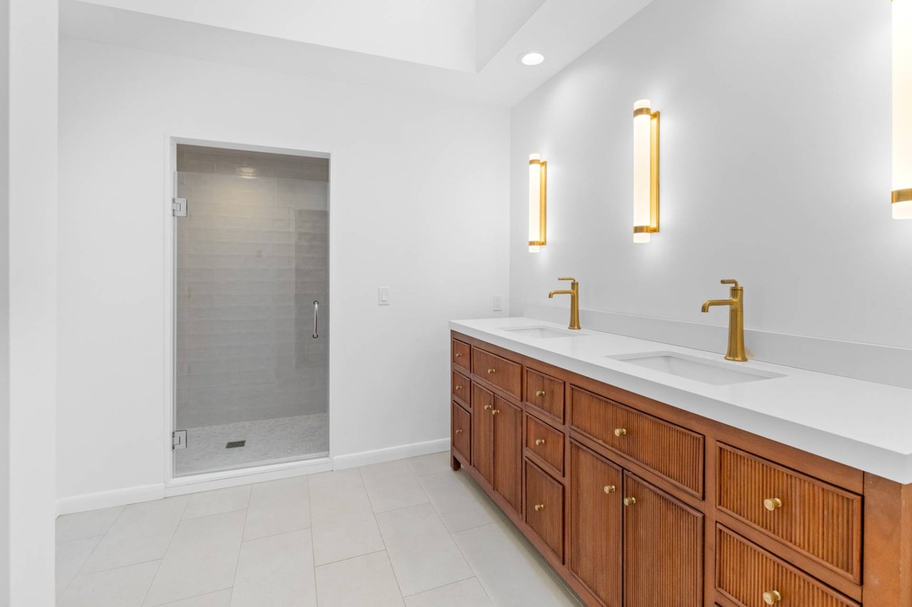 42 DAVIS DR