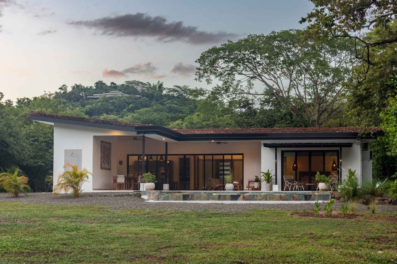 Casa Bromelia Dorada | Stylish 3-Bedroom Home with Pool in Nature-Lovers’ Paradise