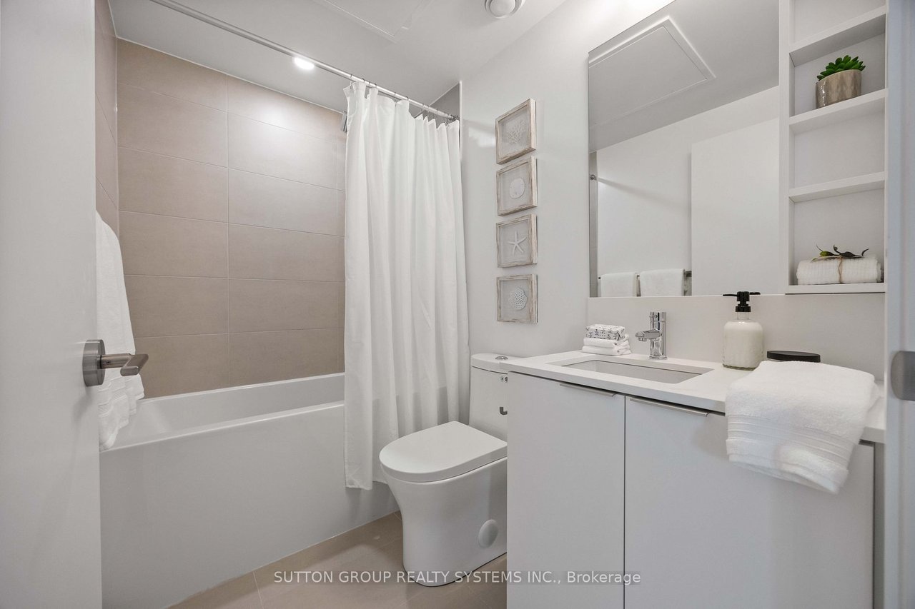 YORKVILLE PENTHOUSE LIVING