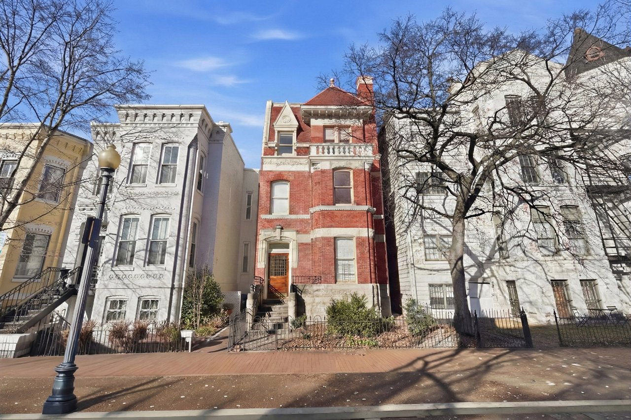 326 Independence Ave SE