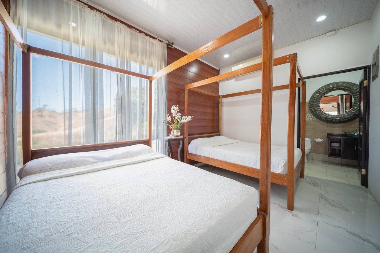Finca Las Ventanas | Expansive Mountain View Estate Near Potrero