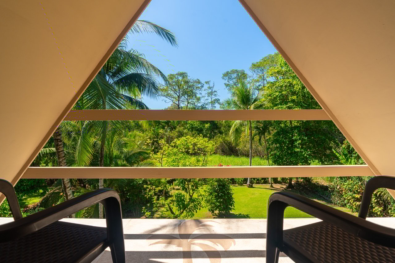 Casa Brisa de La Playa, 2 Bedroom Home Just Steps From the Beach!