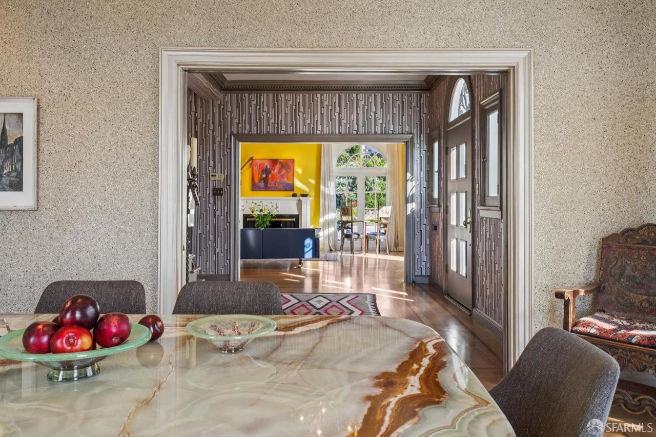 445 Darien Way