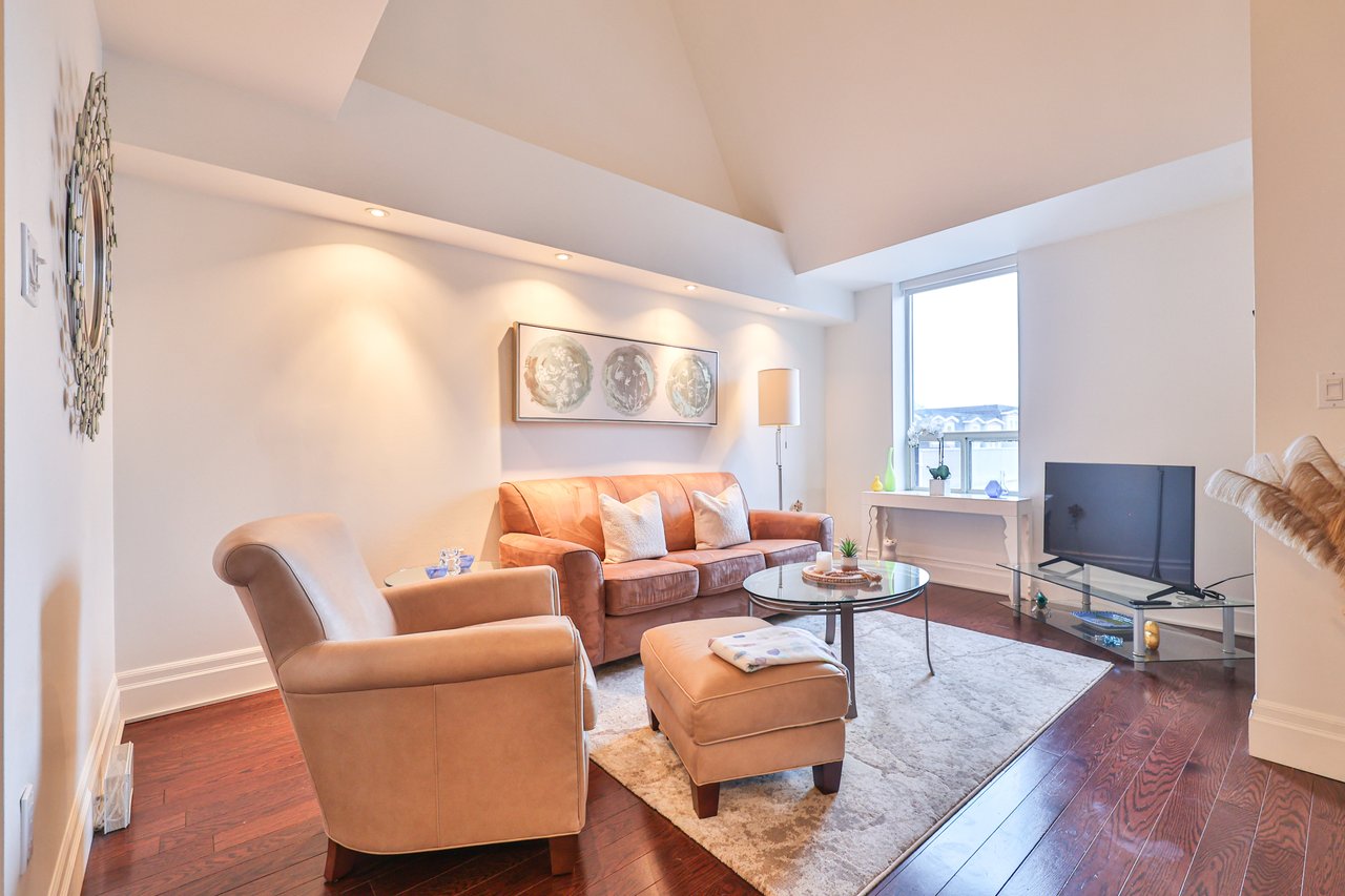 404-185 Robinson Street, Oakville