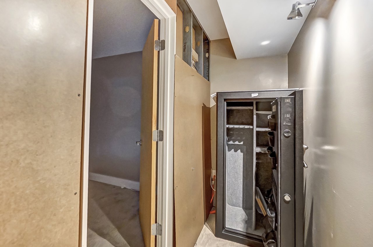 26 E 6th St. (3 units available.) #702, #802 #803
