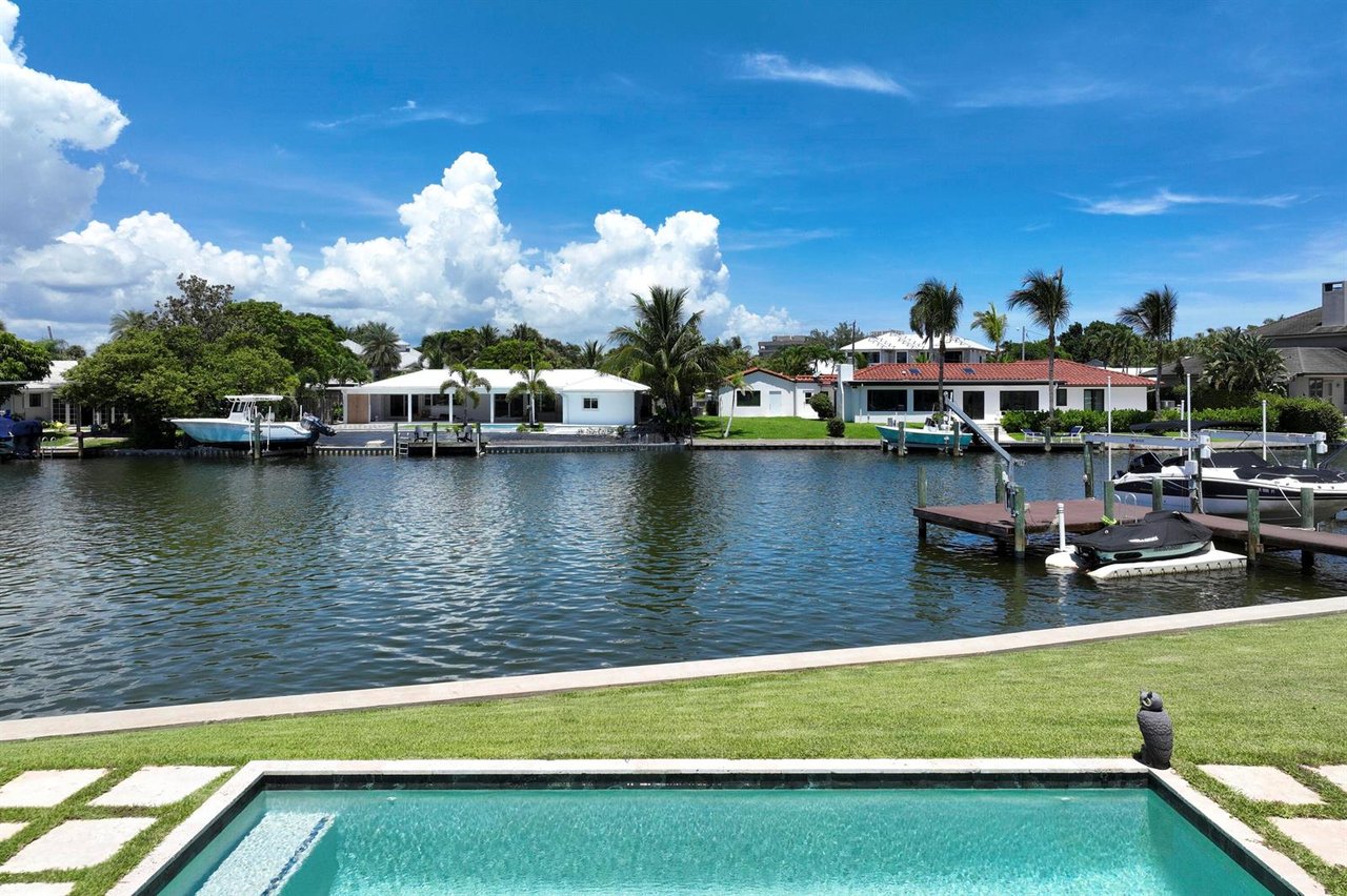 1950 Portage Landing N