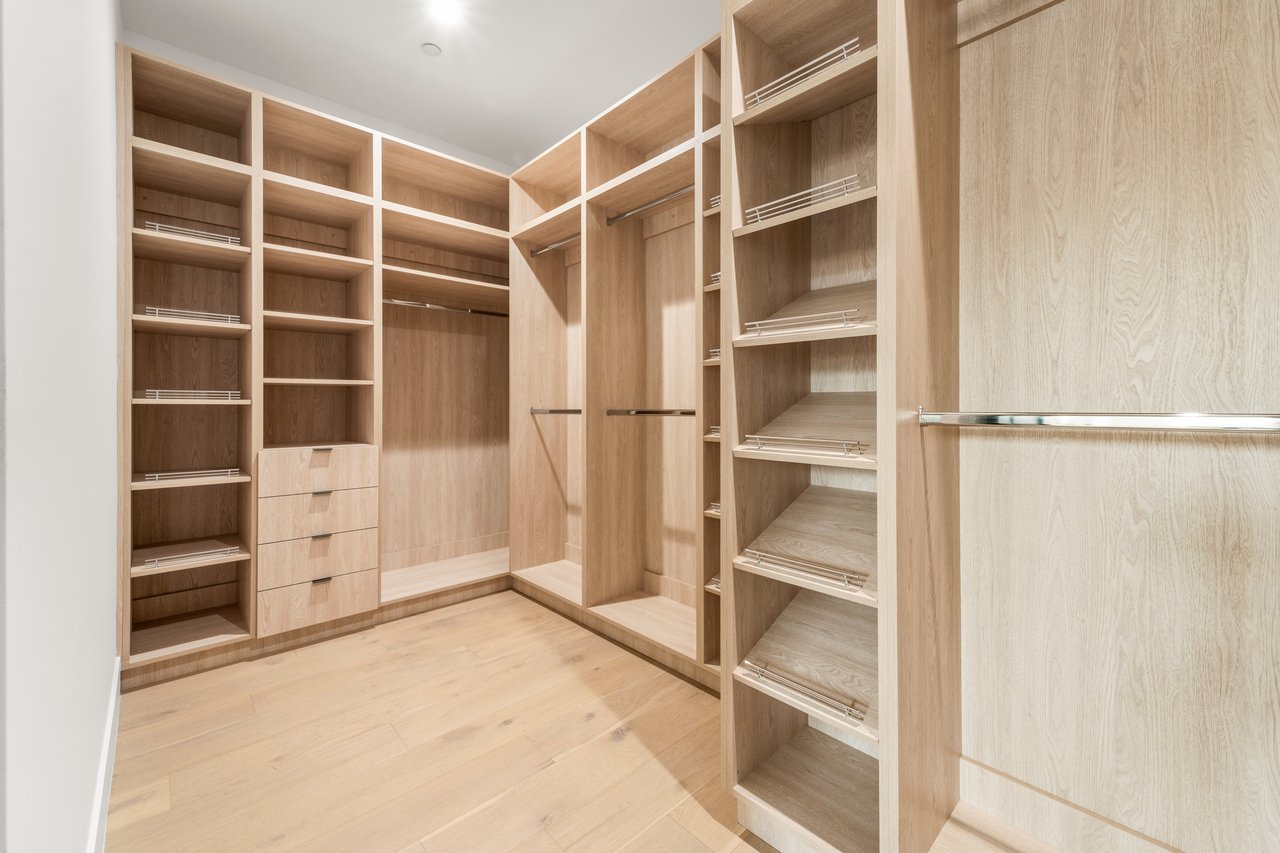 350 Mount Carmel Dr, Glendale 