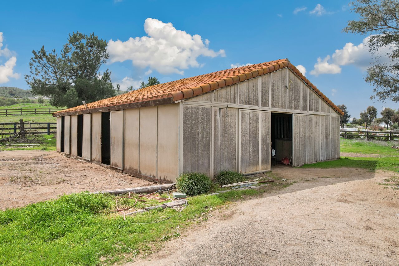 20425 Avenida Castilla