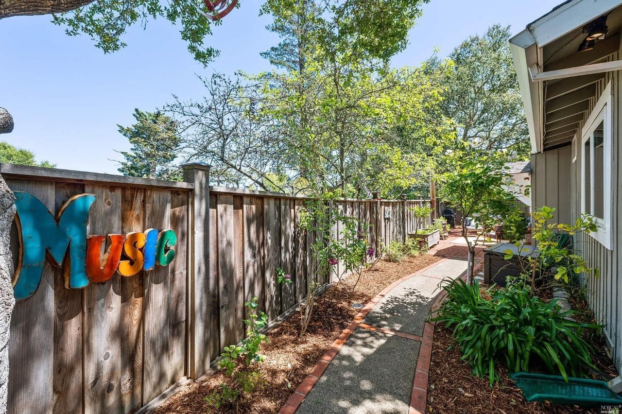 463 Live Oak Dr
