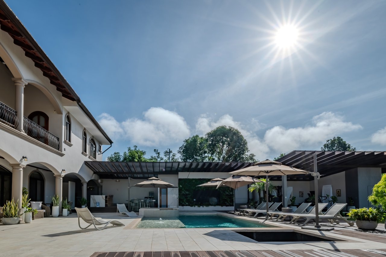 Luxury Home with Pool, Bar Area & Resort-Level Amenities | 5br, 4ba in Perez Zeledon 
