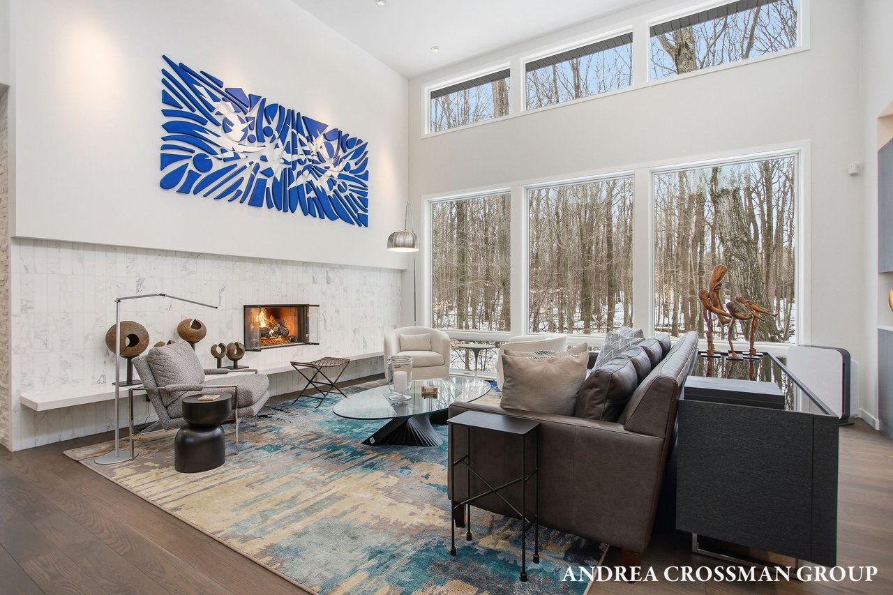 6919 Bendemeer Drive