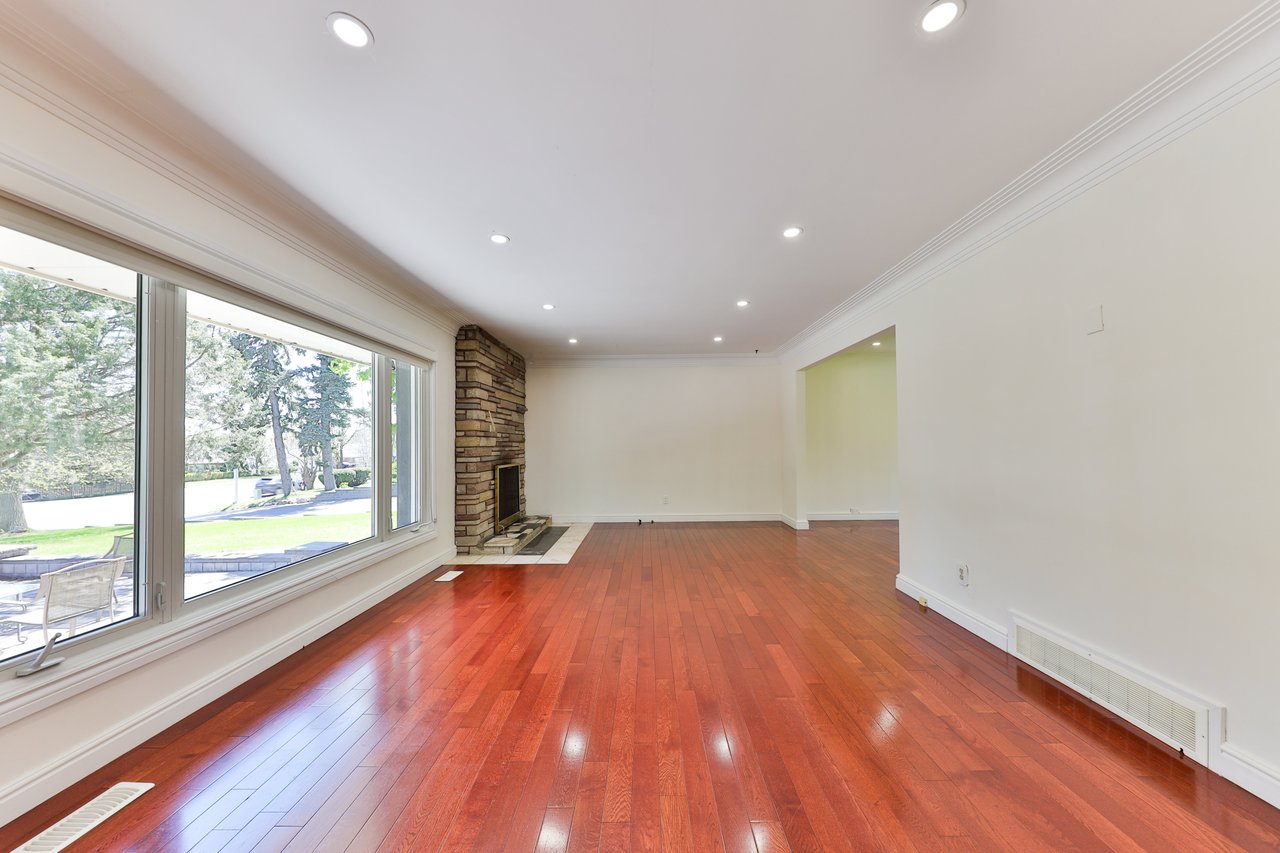 425 Plains Road W, Burlington