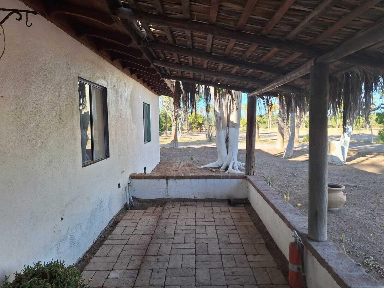 Compound Los Pinos