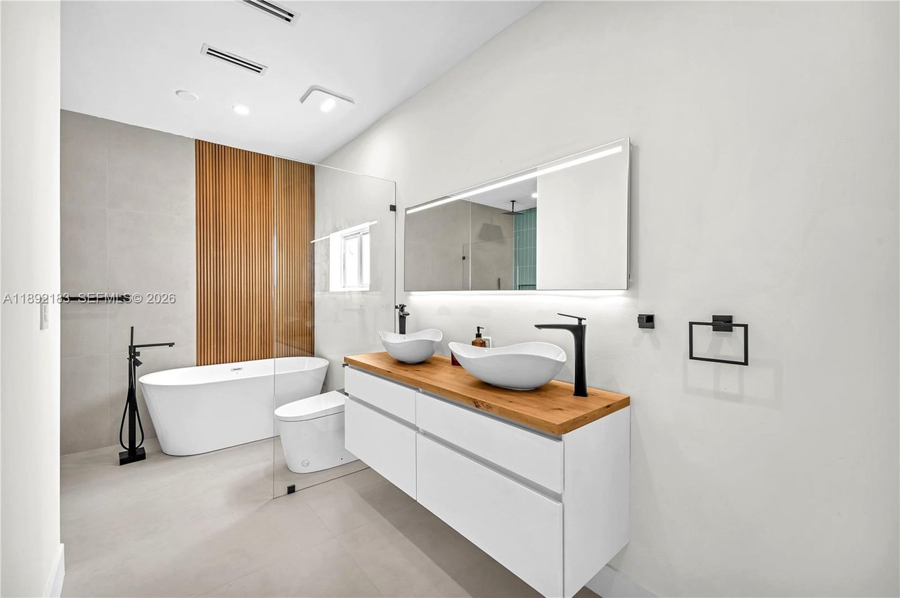 1200-sw-23-court-miami-fl-home-sold-bathroom