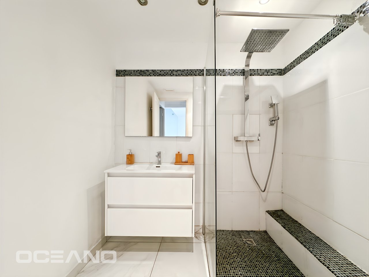 Exclusive : Cozy Home with Mezzanine and Large Terrace – Orient Bay