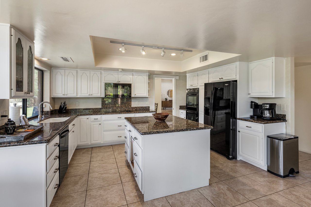 4737 E Valley Vista Lane