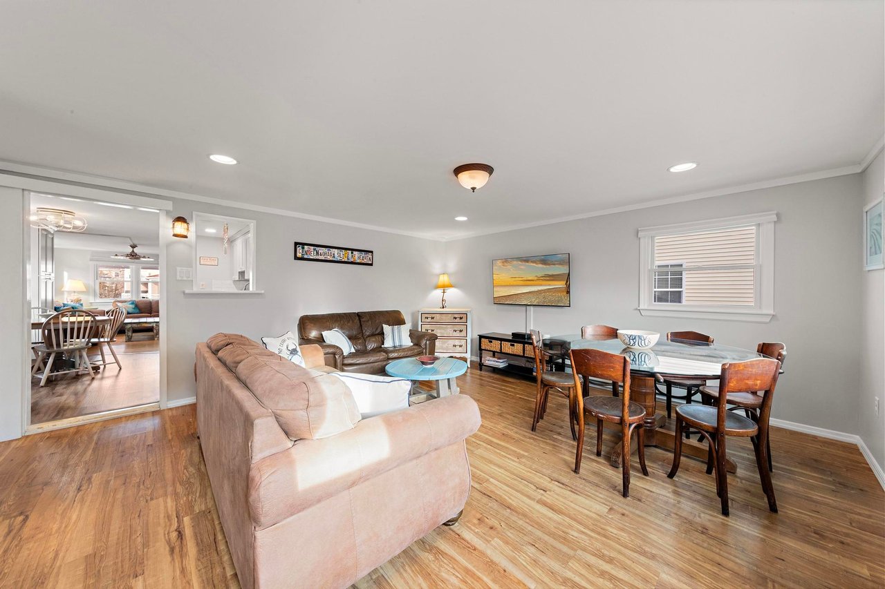 216 Taylor Ave, 1st Floor Unit