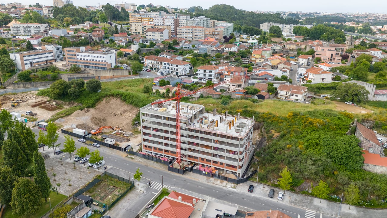 Modern 3-Bedroom Apartment with Balcony in Águas Santas, Maia