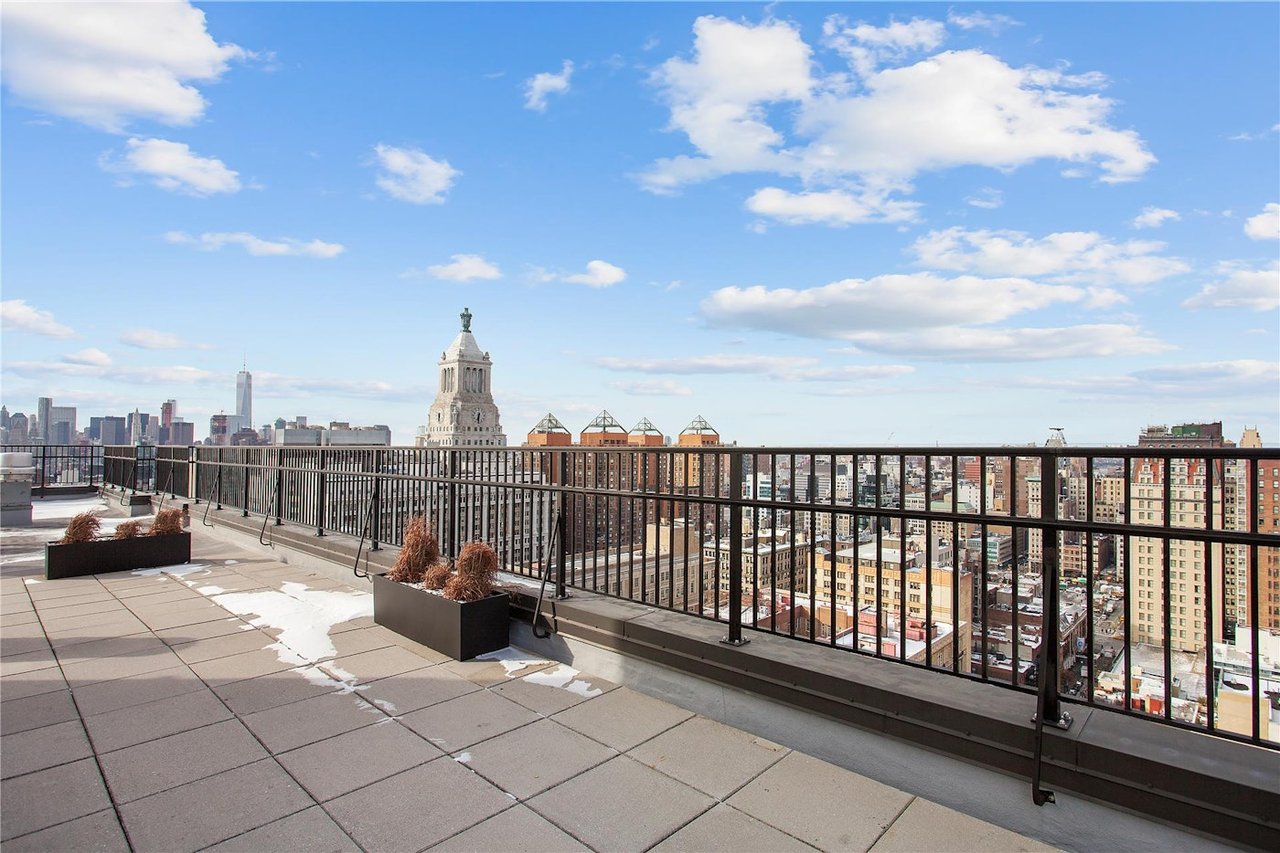 201 E 17th St, #27E