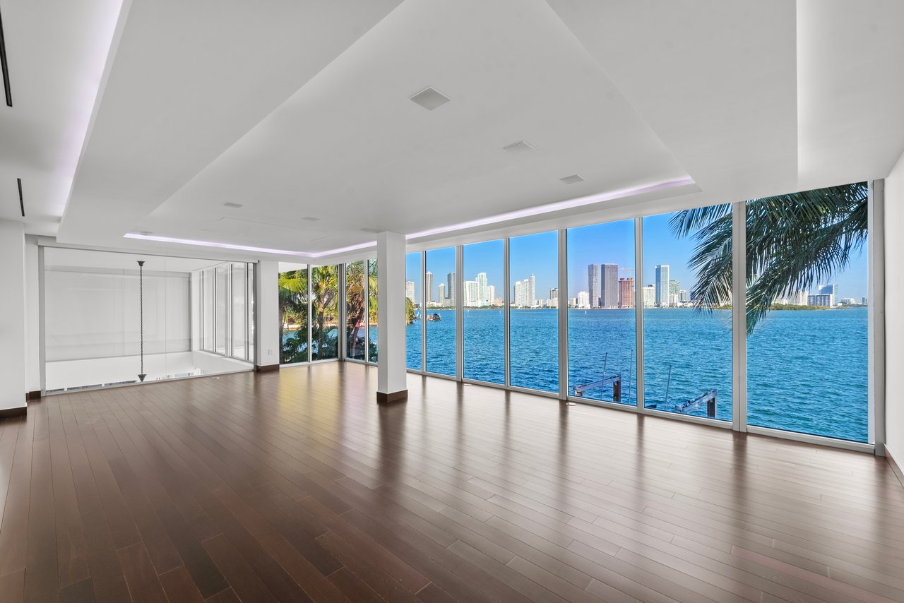 Mansion on N Venetian Way