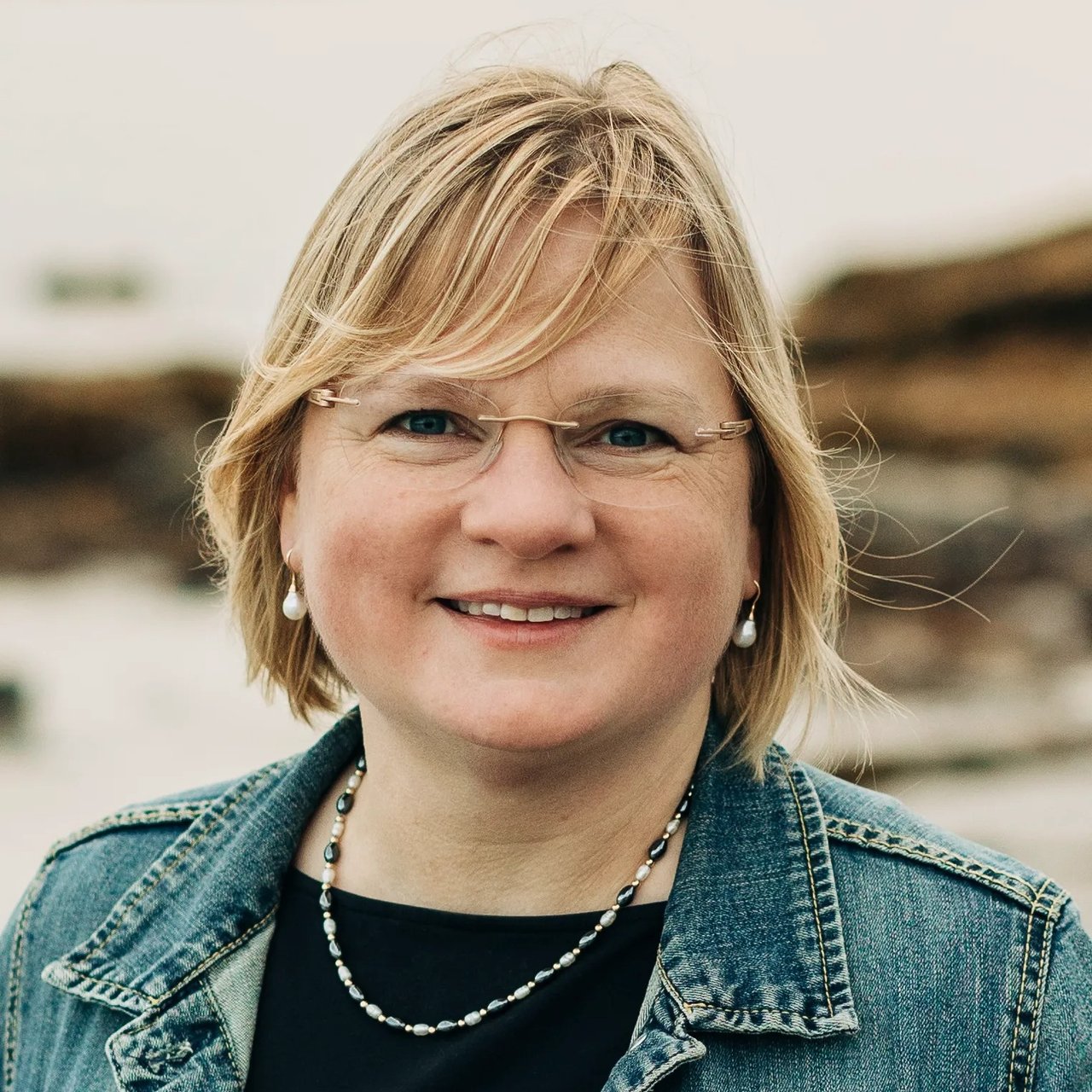 Adrianne Zahner Damariscotta, ME Real Estate Agent Headshot