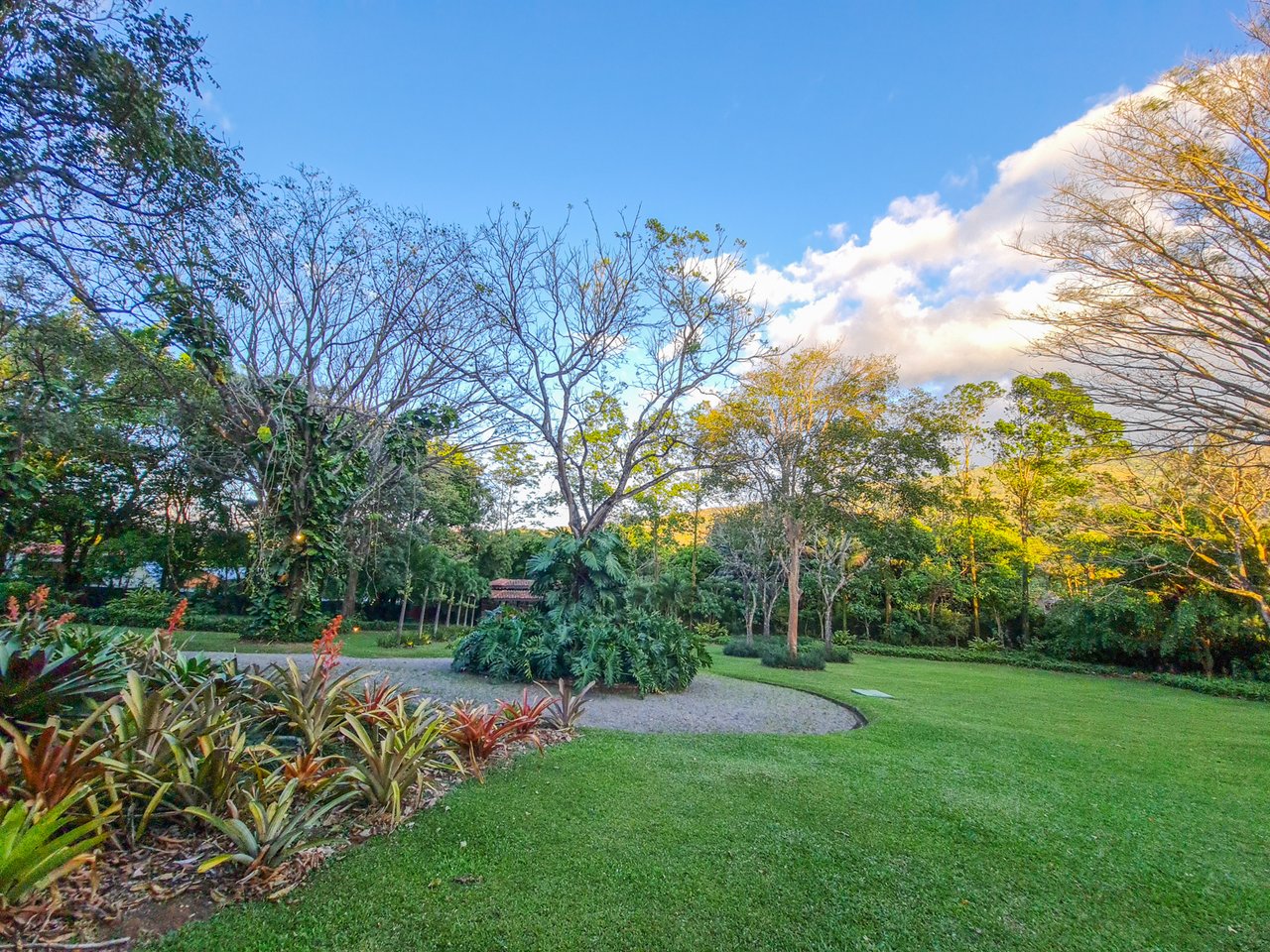 Fully Furnished Luxury Home