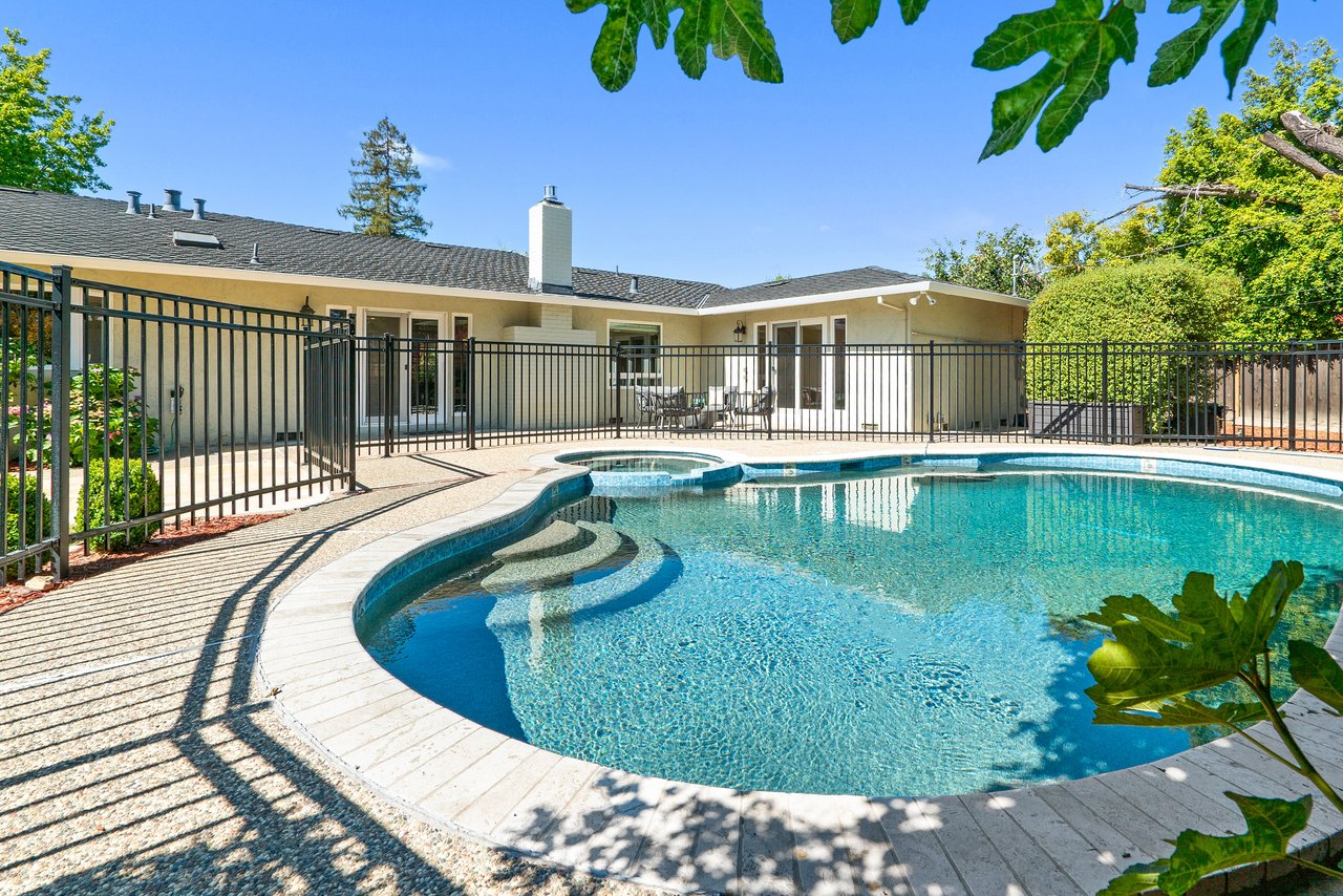 247 Marchmont Dr