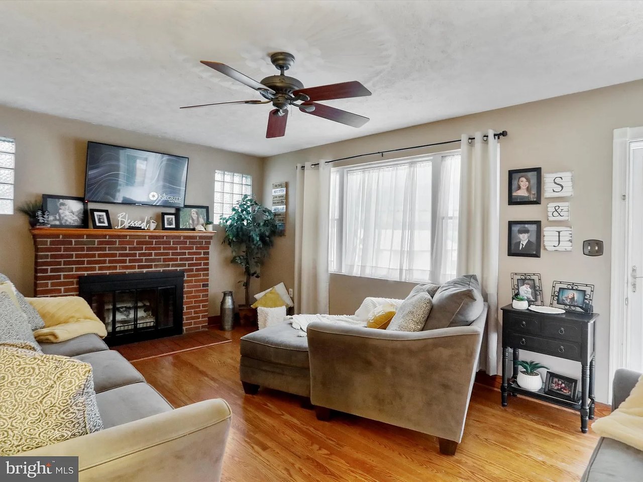 809 Maplewood Ln