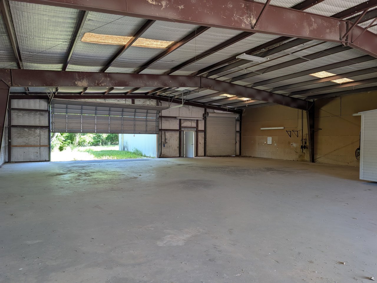 2209 E Main St