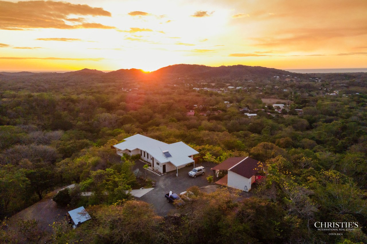 Finca Toltec Ocean View Residence