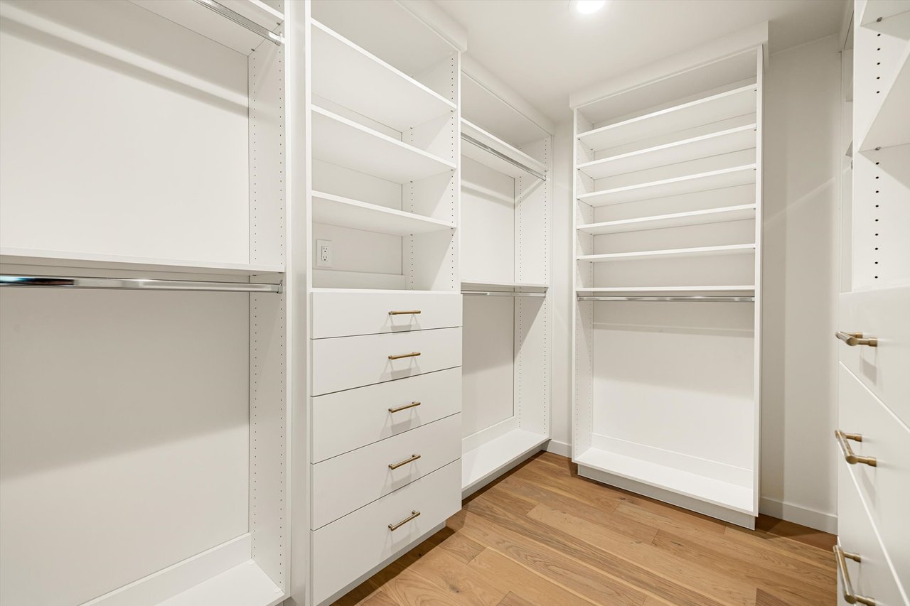 4835 E INDIANOLA Avenue