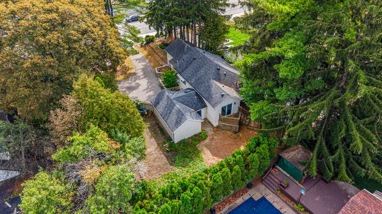 1141 Lakeshore Rd W