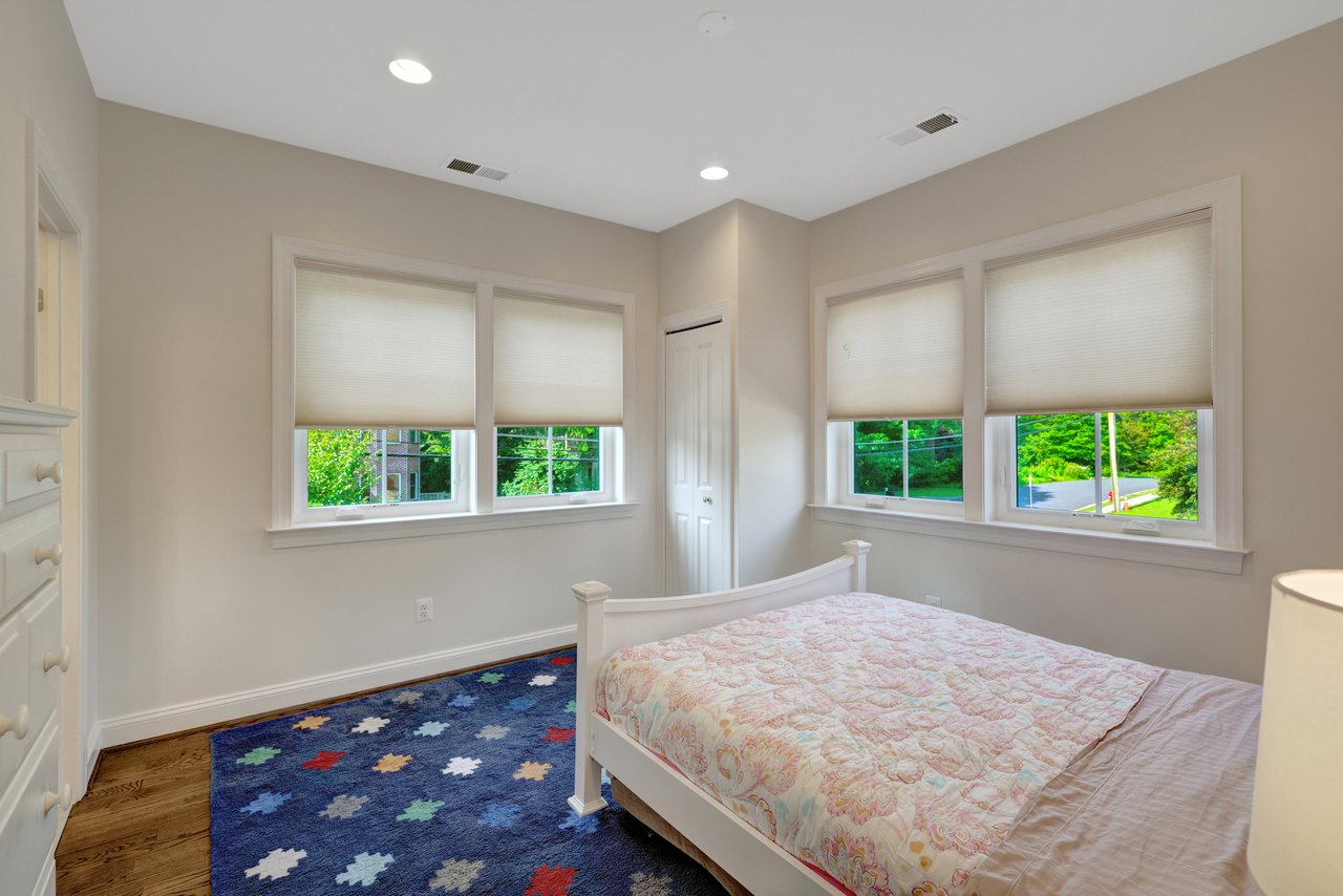 300 Jade Ct NW