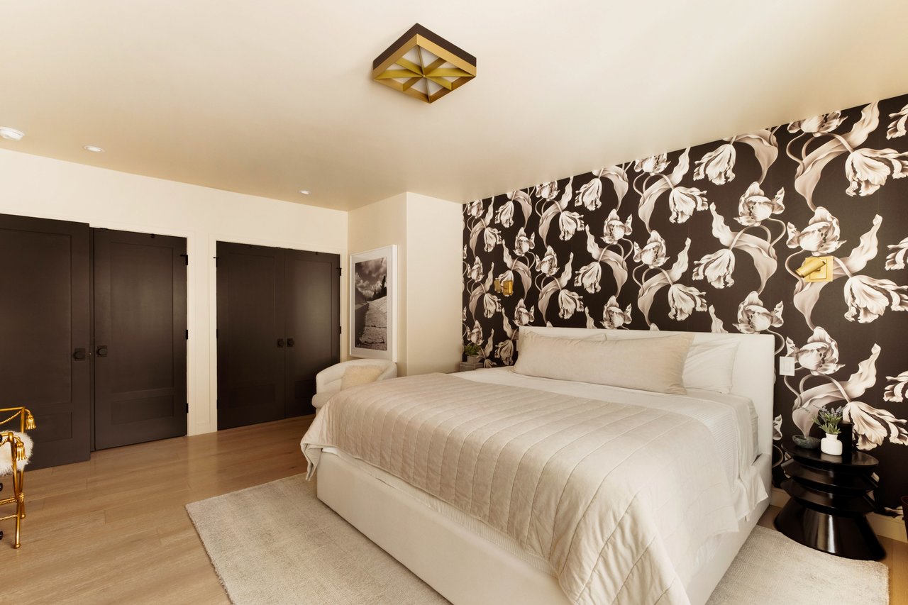  446 San Vicente Blvd #304, North of Montana