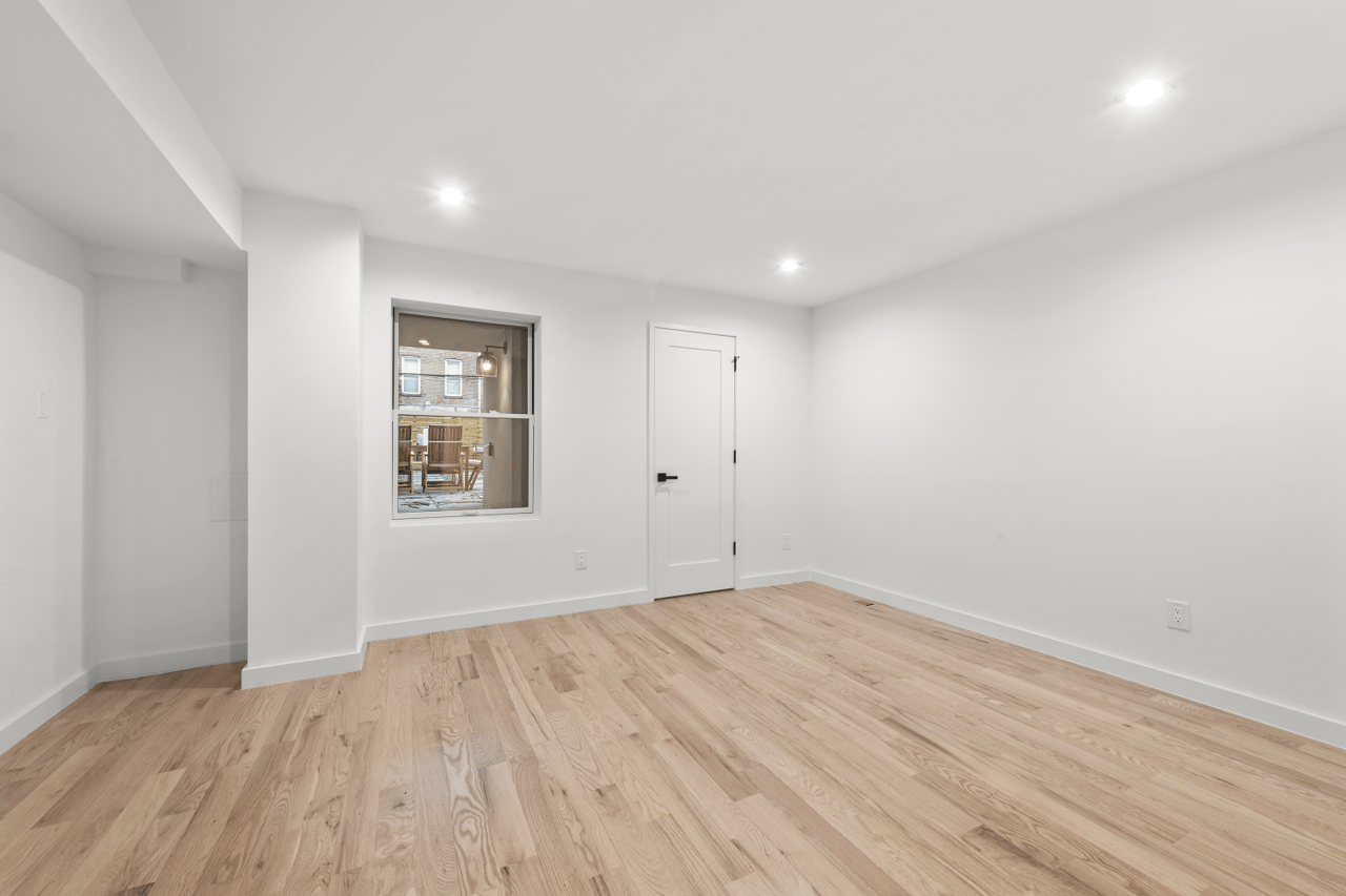 465A HALSEY Street TWNHSE