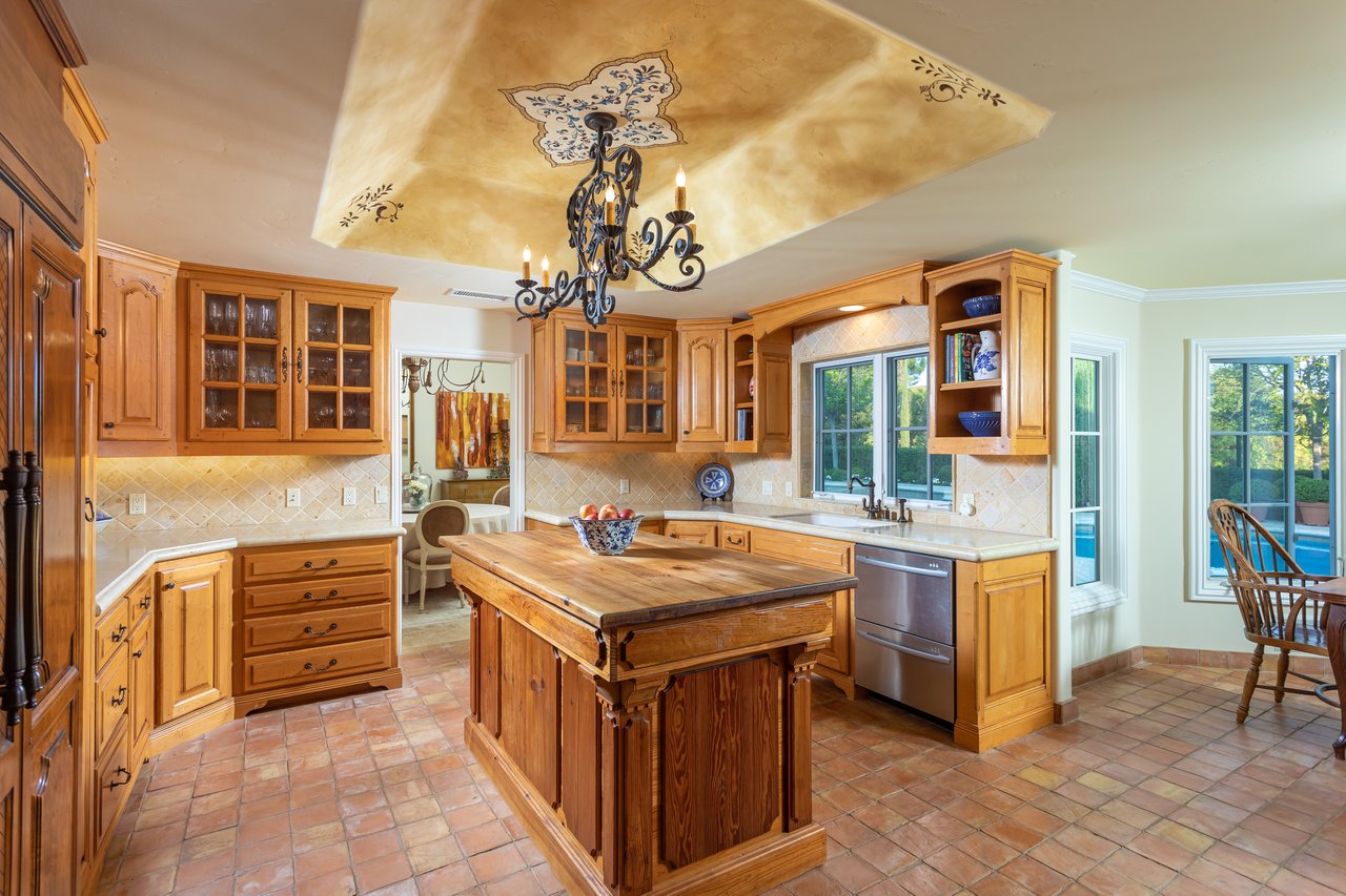 30602 Hunt Club Dr
