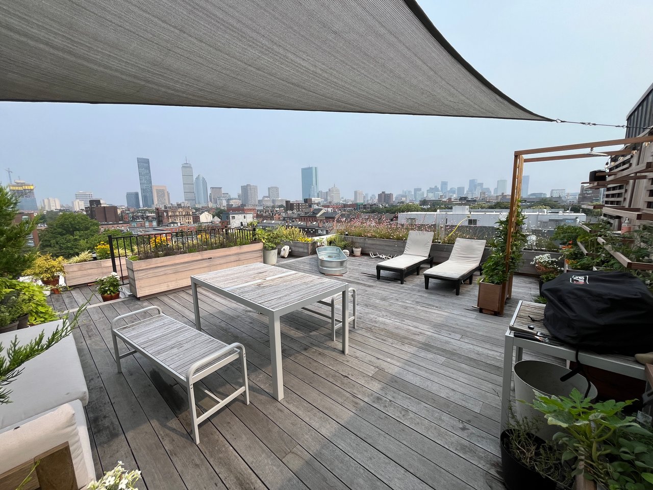 Northampton Street - One bed one back with laundry, roof deck, elevator and Parking! 